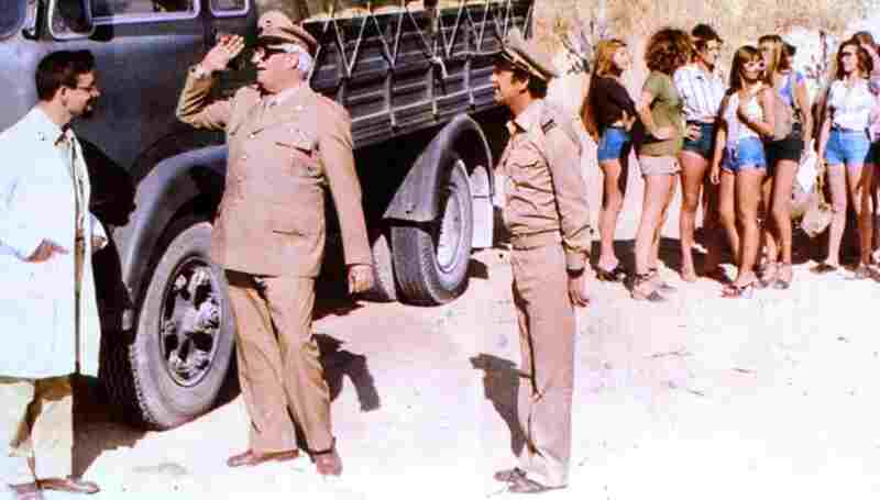 La soldatessa alla visita militare (1977) Screenshot 2