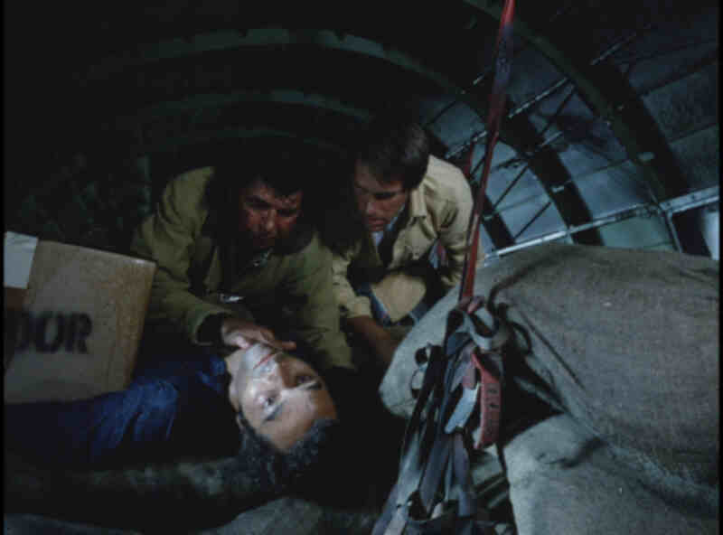 Tarantulas: The Deadly Cargo (1977) Screenshot 4