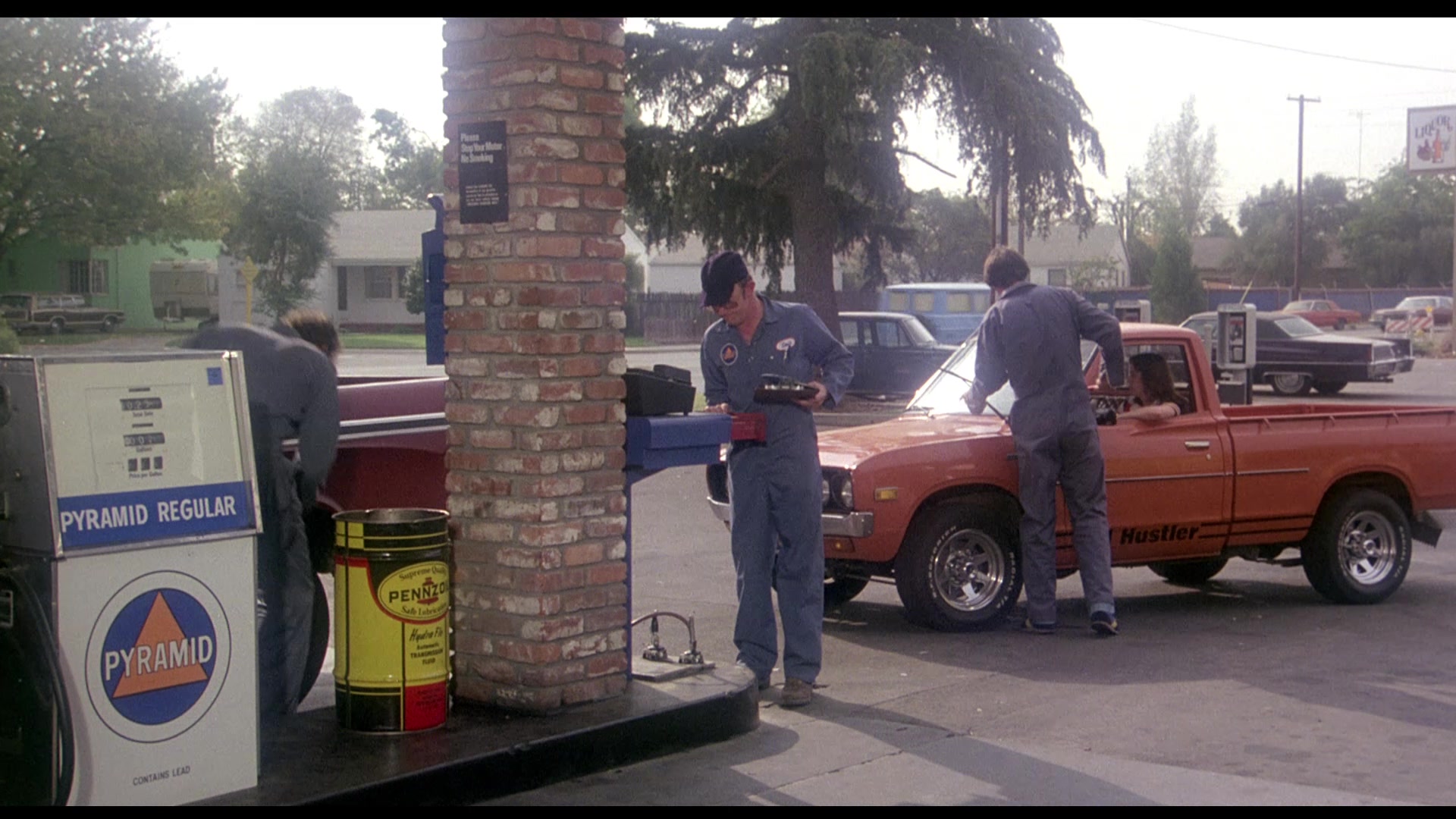 Gas Pump Girls (1979) Screenshot 2