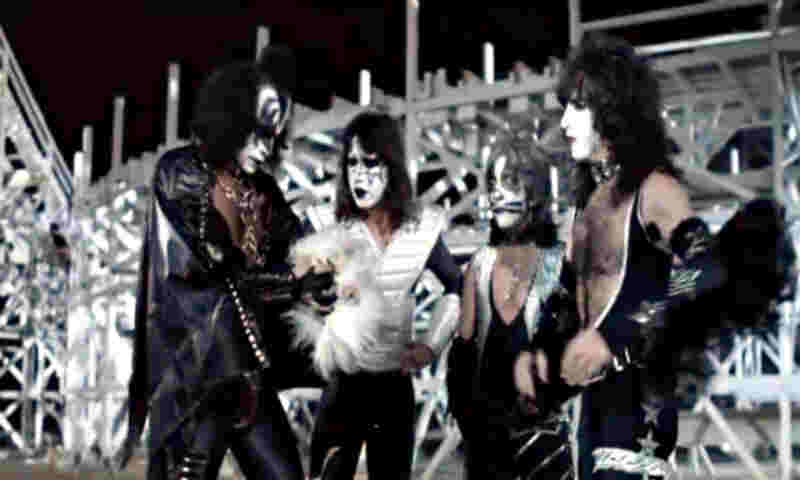 Kiss Meets the Phantom of the Park (1978) Screenshot 4