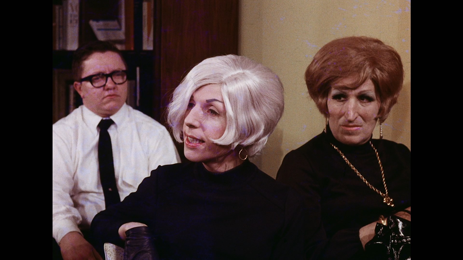 Let Me Die a Woman (1977) Screenshot 3