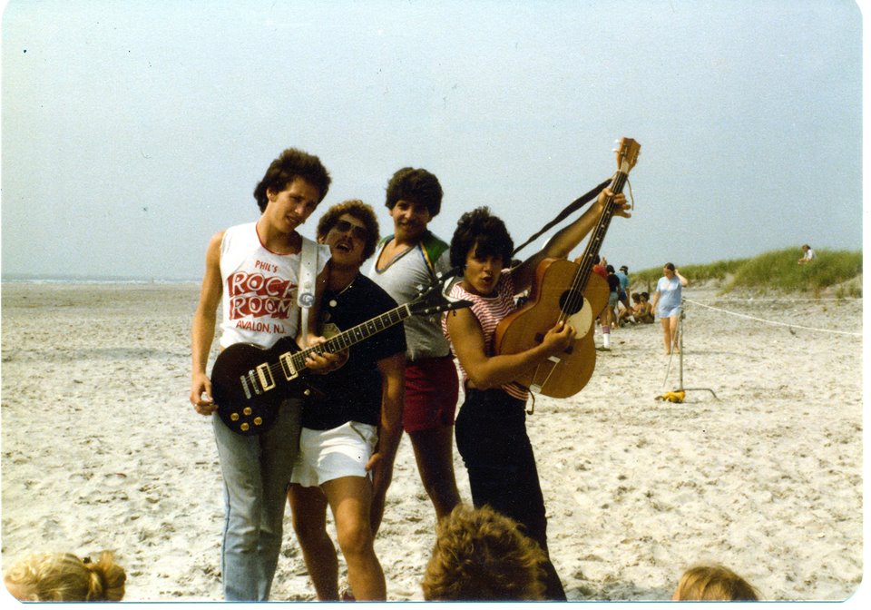 Beach House (1982) Screenshot 4