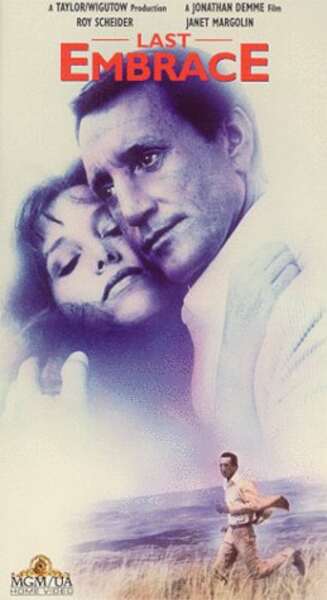 Last Embrace (1979) Screenshot 2