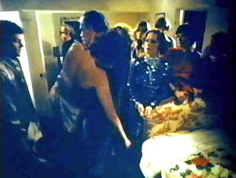 She's Dressed to Kill (1979) Screenshot 2