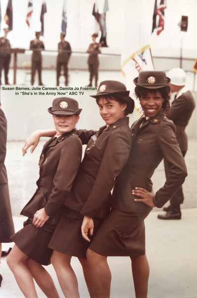 She's in the Army Now (1981) Screenshot 1