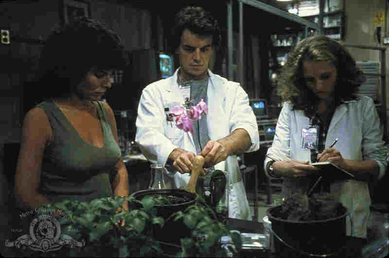 Swamp Thing (1982) starring Louis Jourdan on DVD DVD Swamp Thing (1982) Screenshot 1