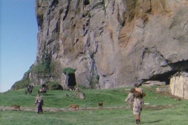 When the Raven Flies (1984) Screenshot 3