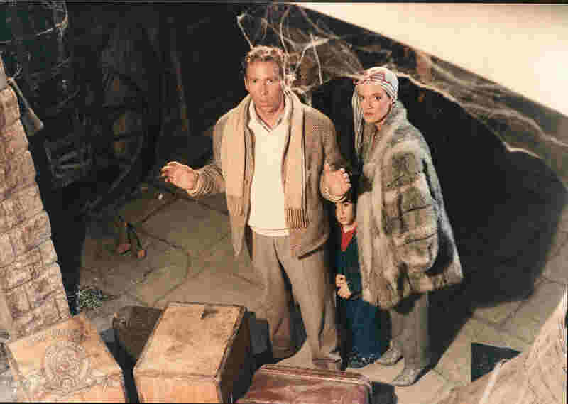 Dolls (1986) Screenshot 5