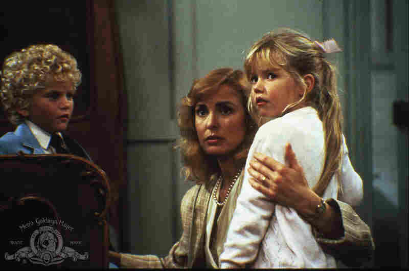 Flowers in the Attic (1987) Screenshot 3