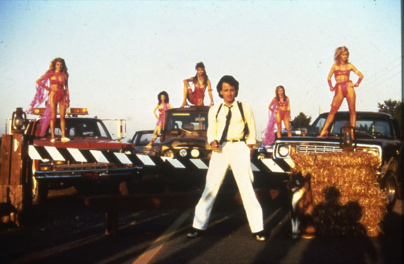 The Pink Chiquitas (1986) Screenshot 1