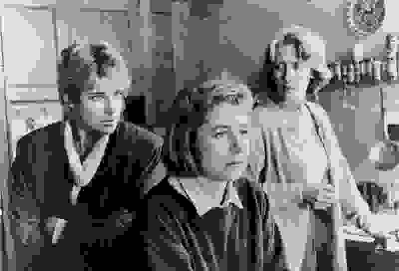 Travelling North (1987) Screenshot 2