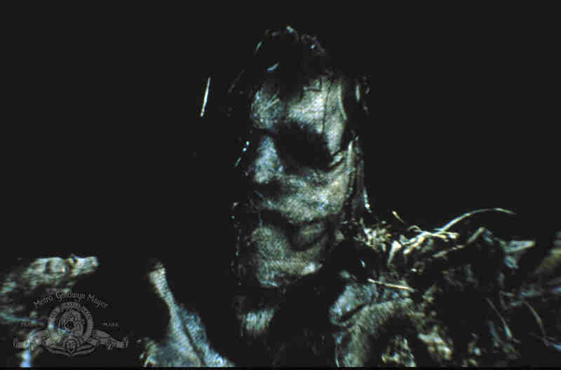 Scarecrows (1988) Screenshot 1