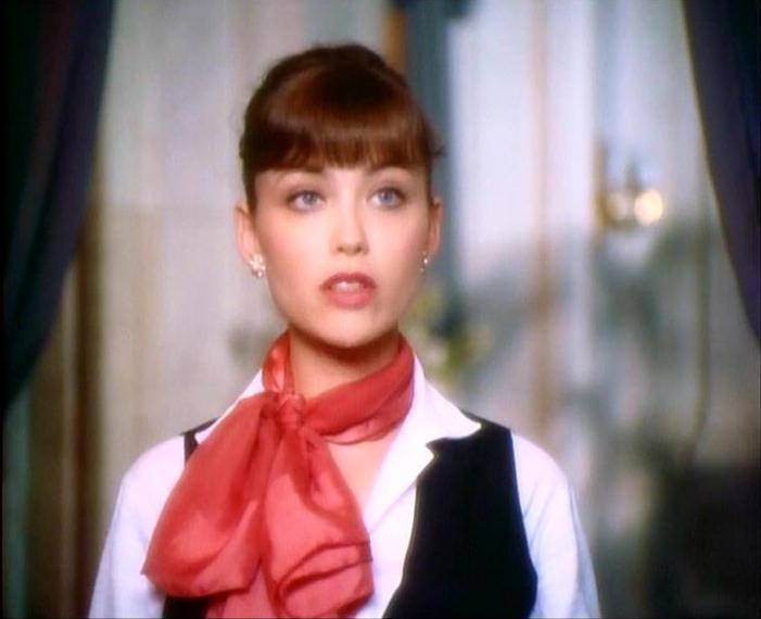 Mrs. 'Arris Goes to Paris (1992) Screenshot 5