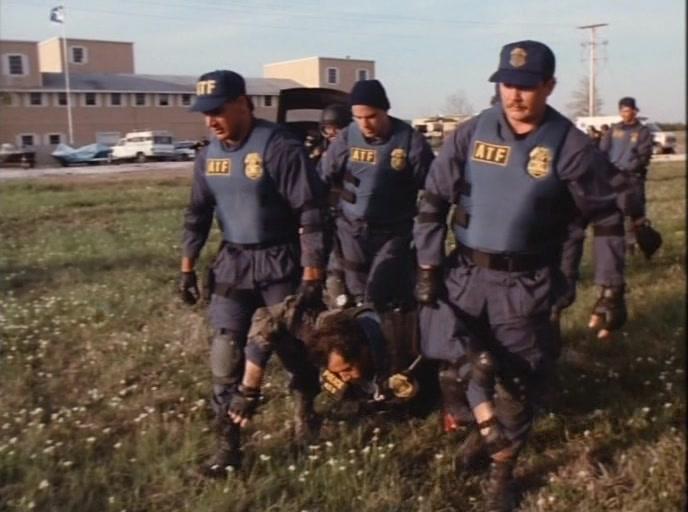 In the Line of Duty: Ambush in Waco (1993) Screenshot 2