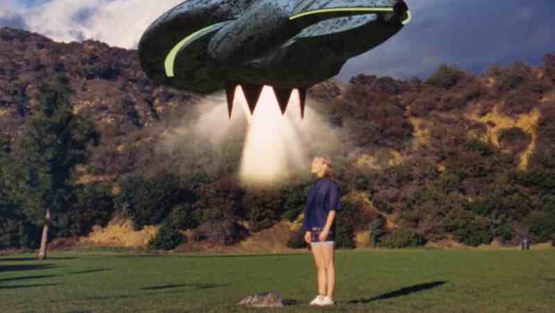 Amanda & the Alien (1995) Screenshot 3