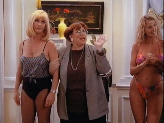 Bikini Bistro (1995) Screenshot 5