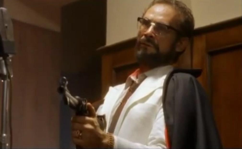 The Man in the Black Cape (1986) Screenshot 2