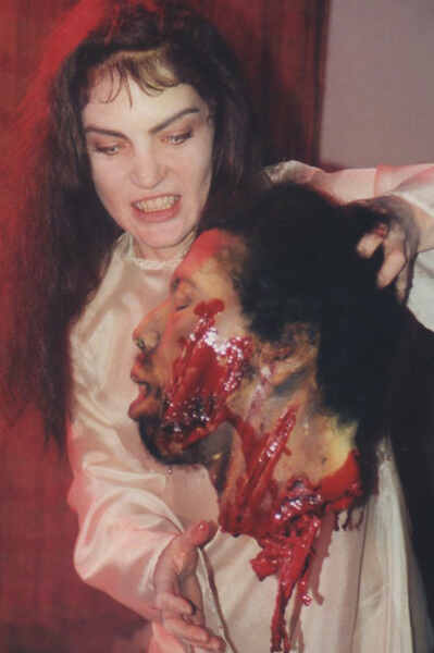Bitten: Victoria's Shadow (2001) Screenshot 2