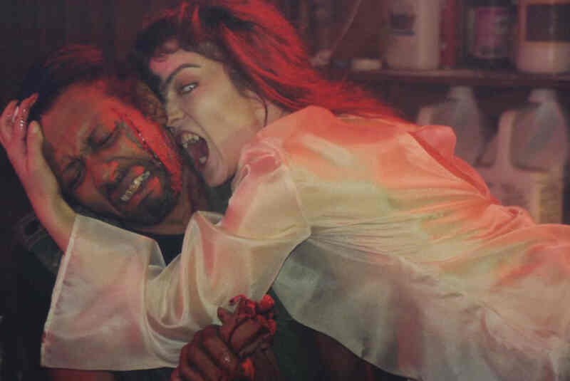 Bitten: Victoria's Shadow (2001) Screenshot 3