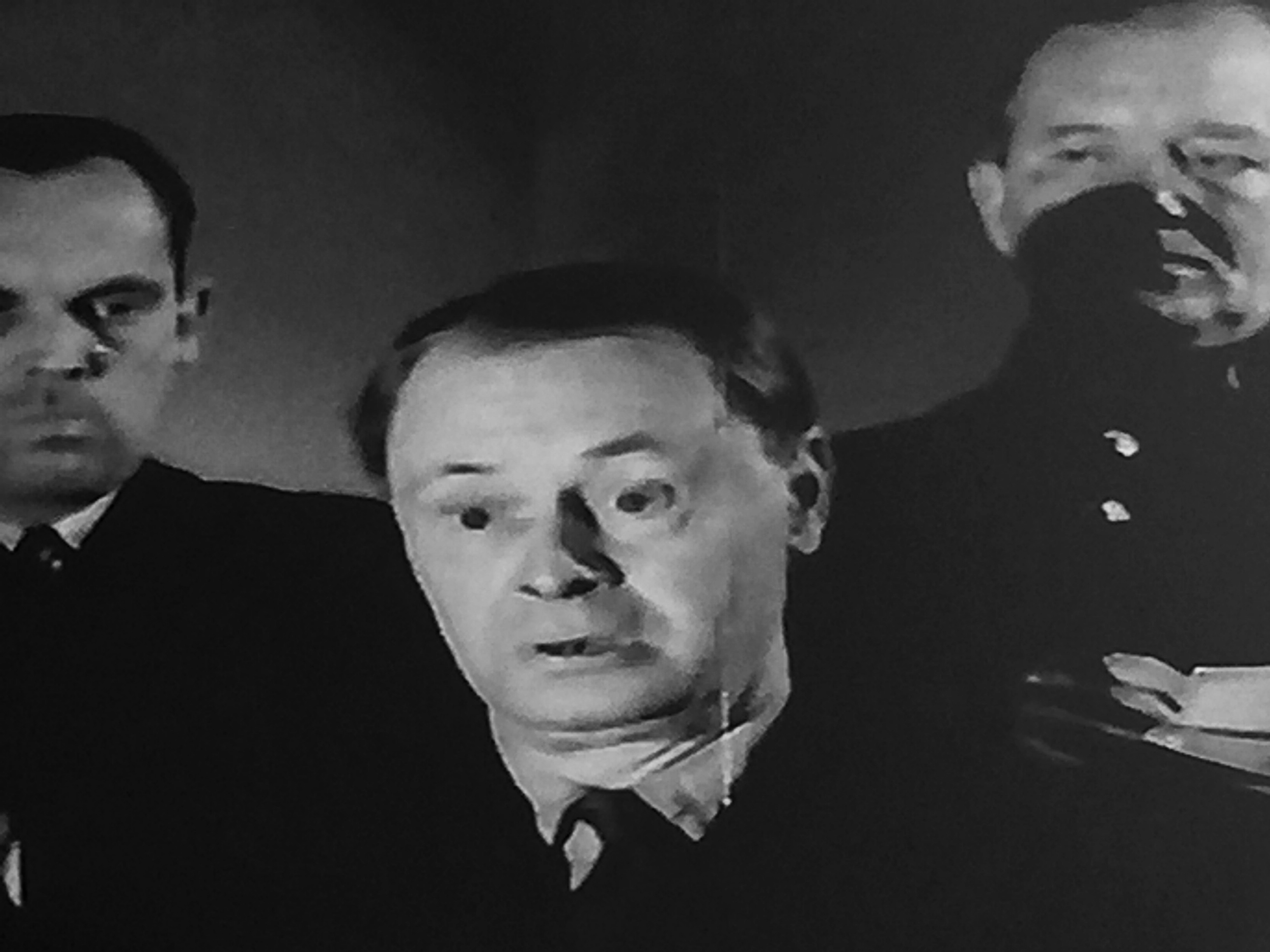 The Hangman Waits (1947) Screenshot 2
