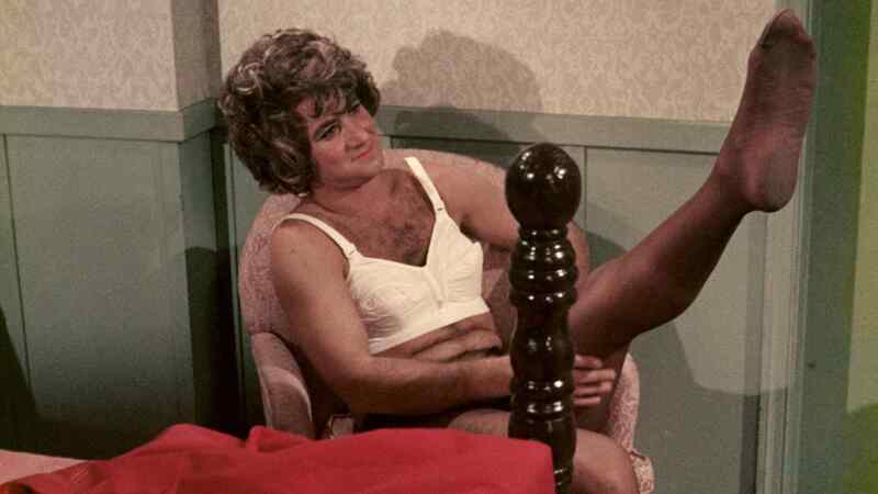 Sometimes Aunt Martha Does Dreadful Things (1971) Screenshot 1