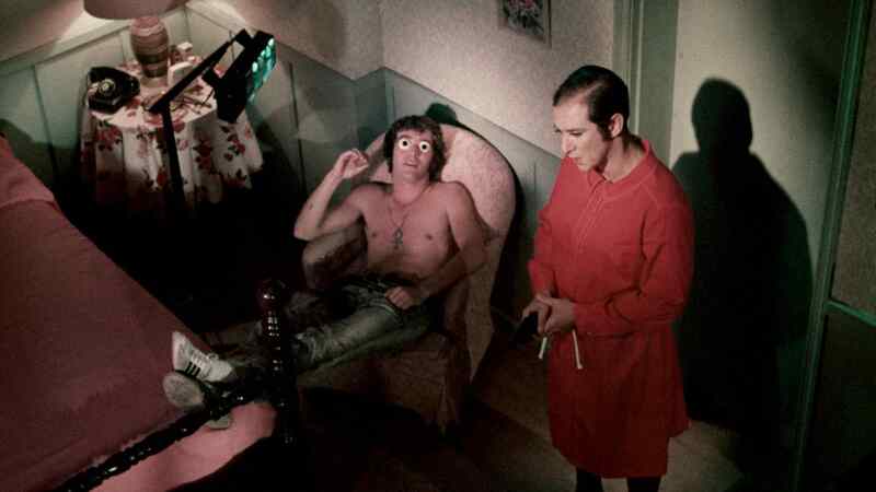 Sometimes Aunt Martha Does Dreadful Things (1971) Screenshot 4