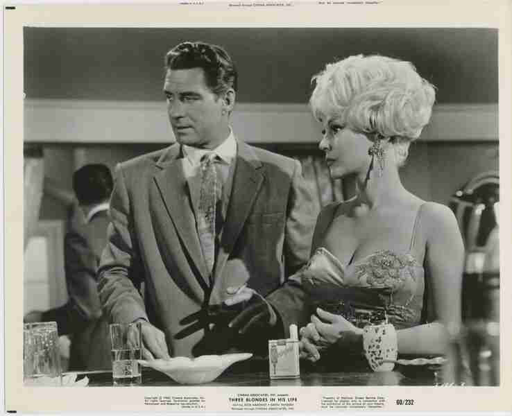 Three Blondes in His Life (1961) Screenshot 4