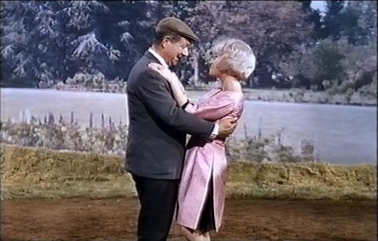 Three Hats for Lisa (1965) Screenshot 3