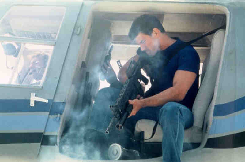 Shark Zone (2003) starring Dean Cochran on DVD DVD Shark Zone (2003) Screenshot 1