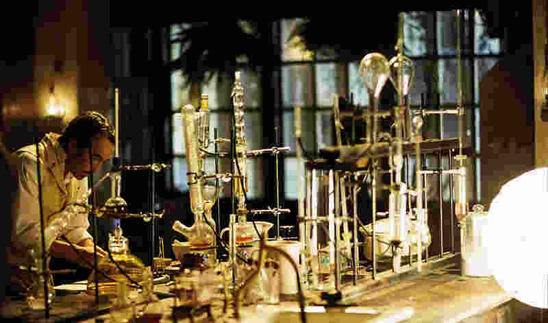Dr. Jekyll and Mr. Hyde (2003) Screenshot 2