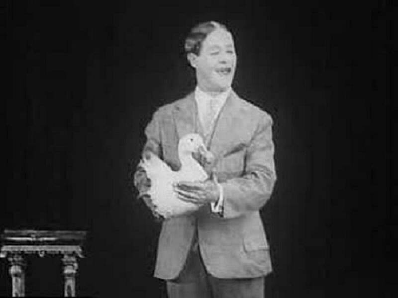Gus Visser and His Singing Duck (1925) Screenshot 1