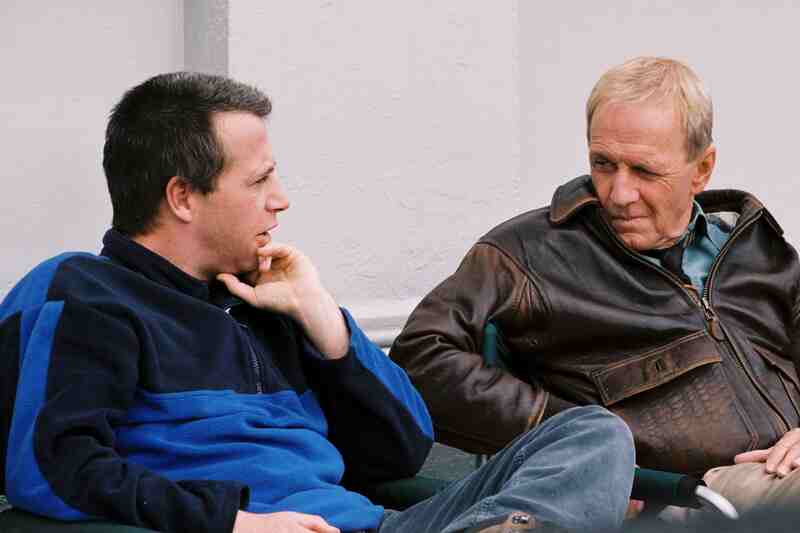 Strange Bedfellows (2004) Screenshot 3