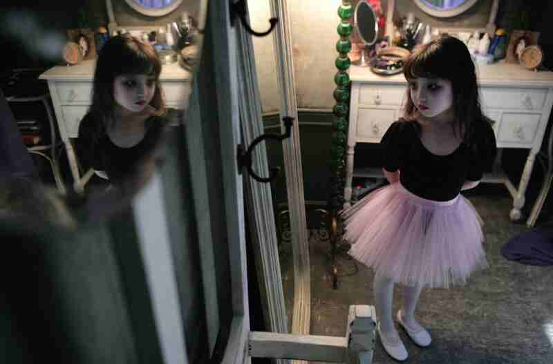 The Red Shoes (2005) Screenshot 5