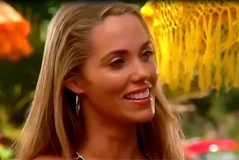 Black Widow (2008) starring Elizabeth Berkley on DVD DVD Black Widow (2008) Screenshot 3