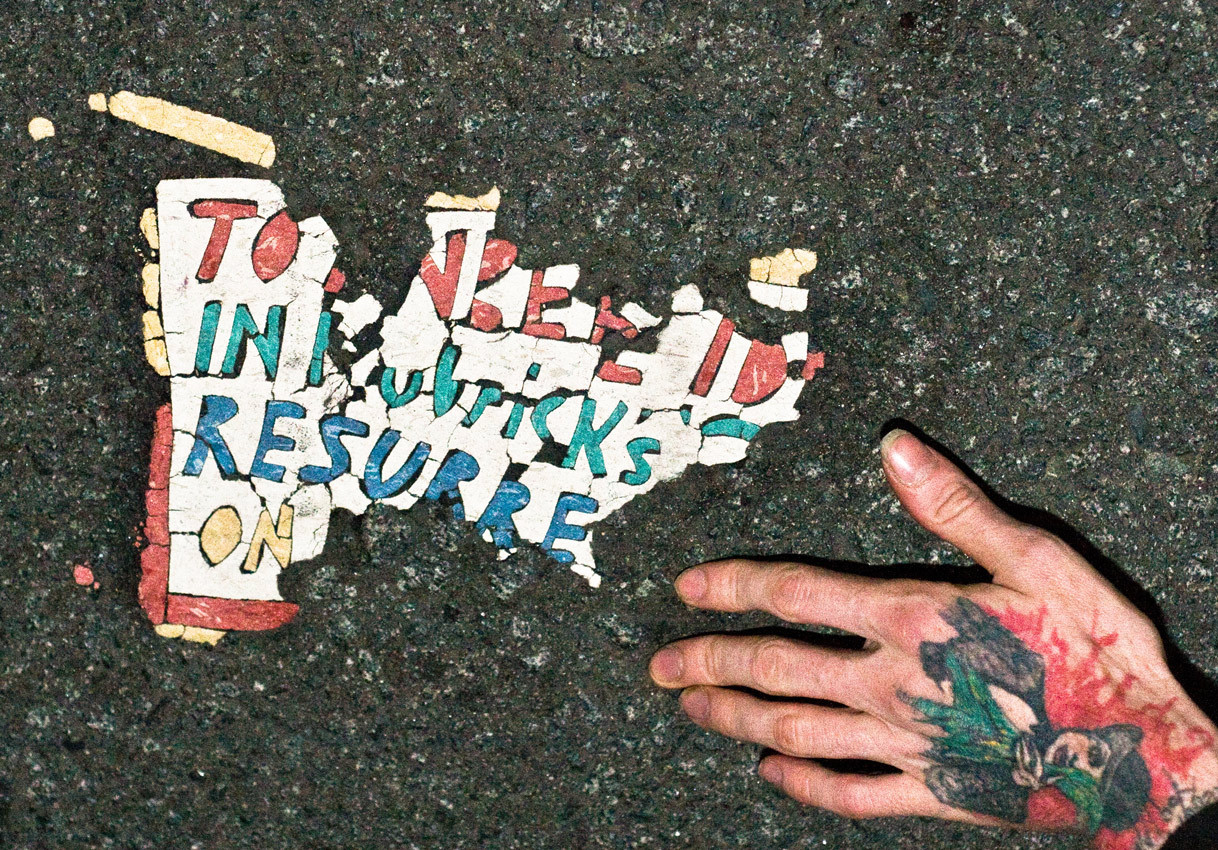 Resurrect Dead: The Mystery of the Toynbee Tiles (2011) Screenshot 2