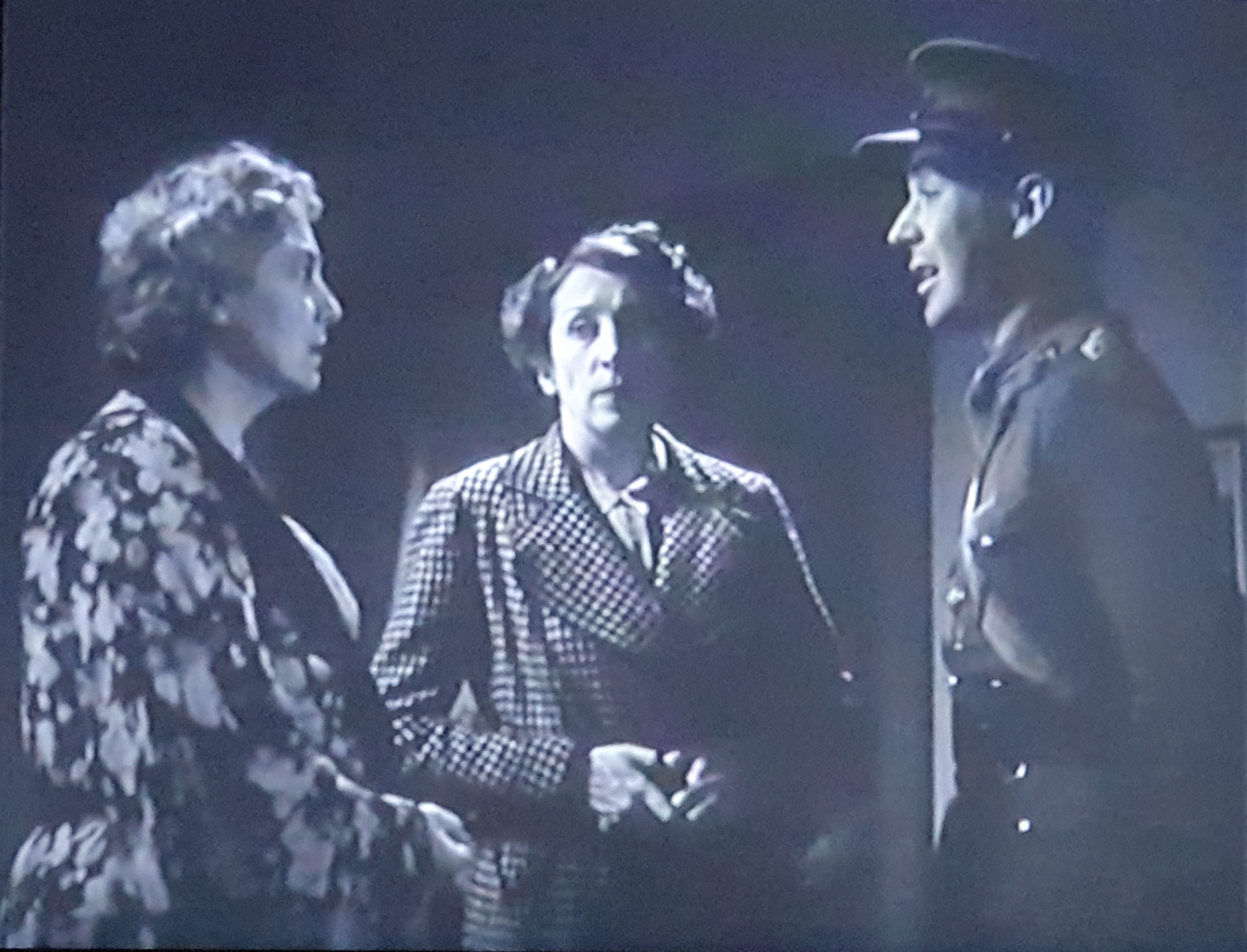 Miss Grant Goes to the Door (1940) Screenshot 5