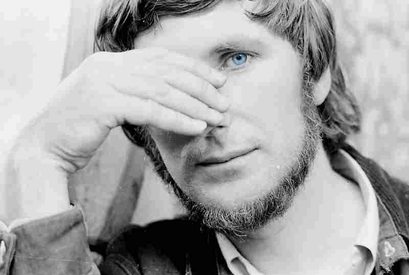 Far Out Isn't Far Enough: The Tomi Ungerer Story (2012) Screenshot 1