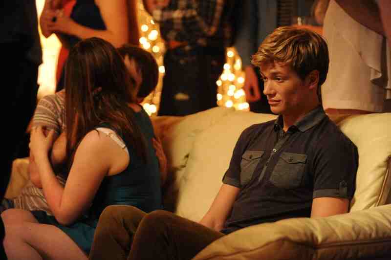 Love Bite (2012) Screenshot 4