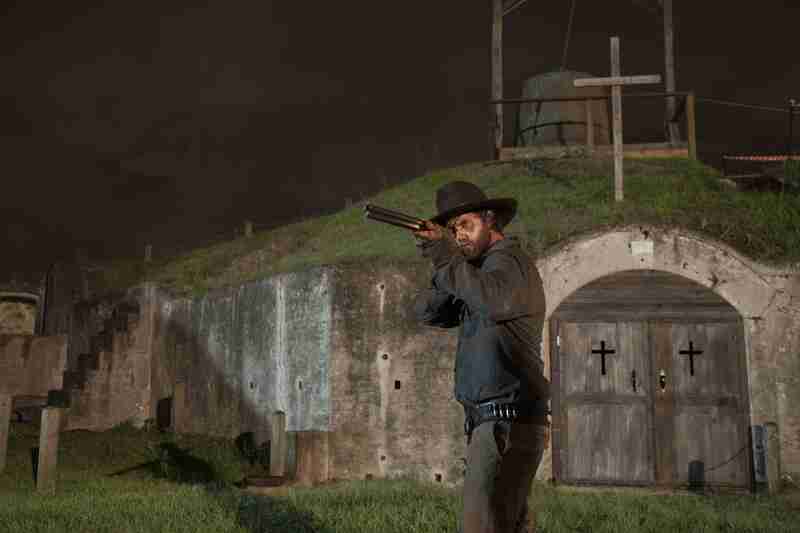 Bullets for the Dead (2015) Screenshot 2