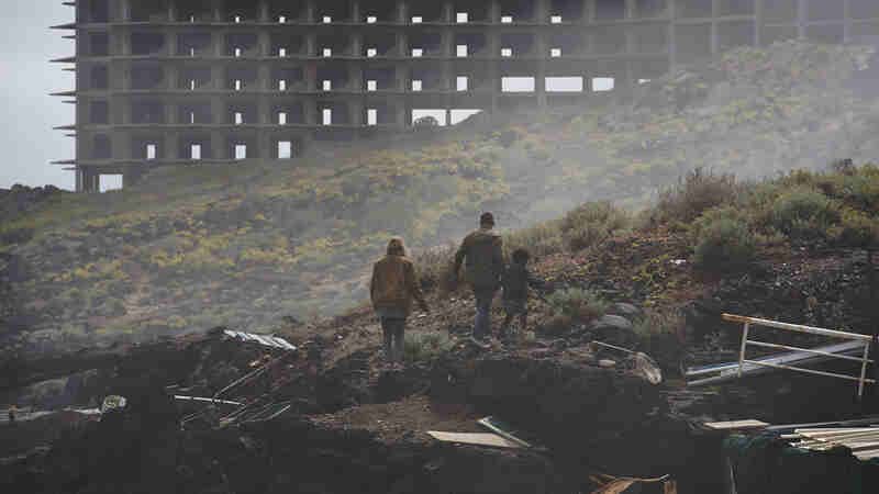 Don't Grow Up (2015) Screenshot 1