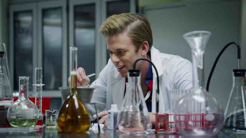The Coed and the Zombie Stoner (2014) Screenshot 3