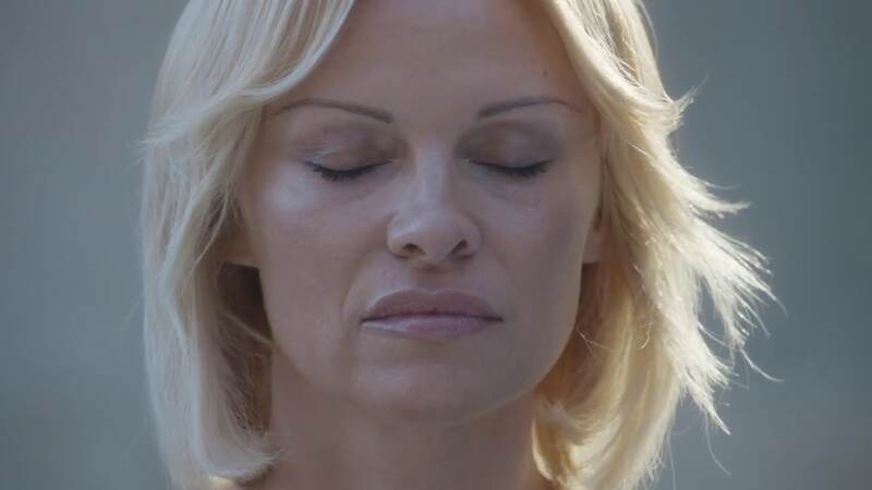 Connected (2015) Screenshot 1