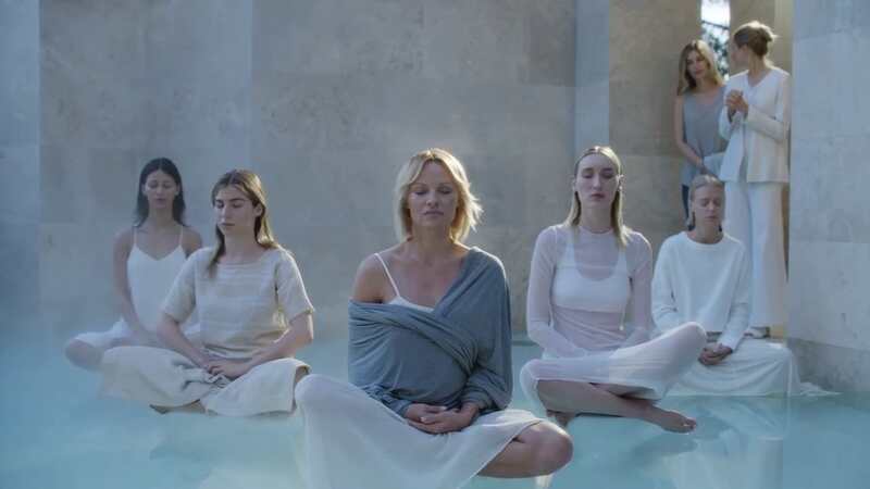 Connected (2015) Screenshot 2