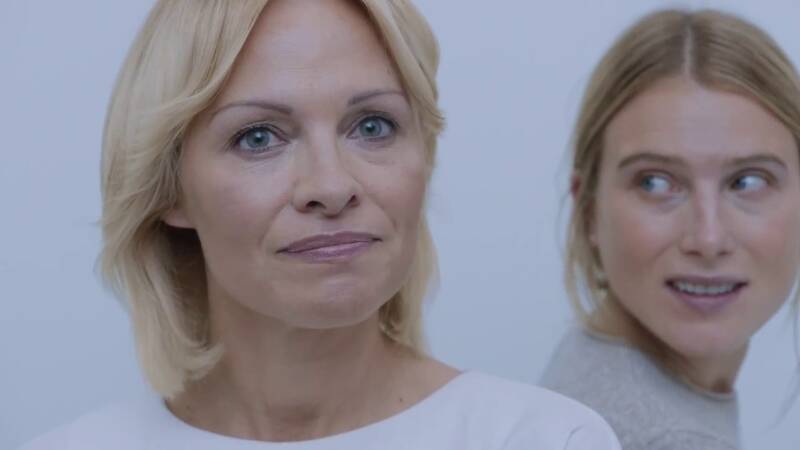 Connected (2015) Screenshot 3