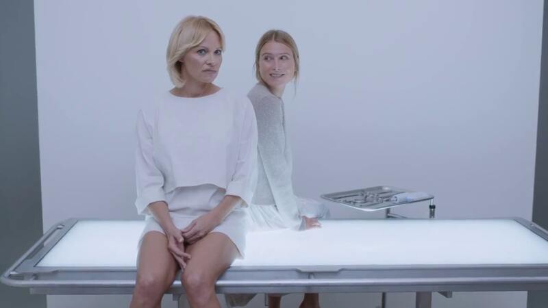 Connected (2015) Screenshot 4
