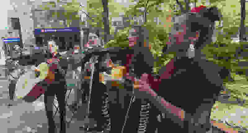 In Jackson Heights (2015) Screenshot 2